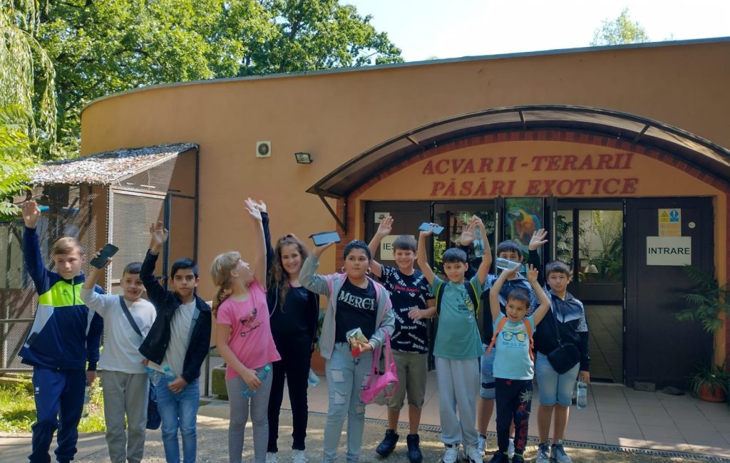 Recompensă Meritată pentru Copiii Centrului de Zi ‘Șanse Egale’ – O Excursie Plină de Bucurie în Pitești