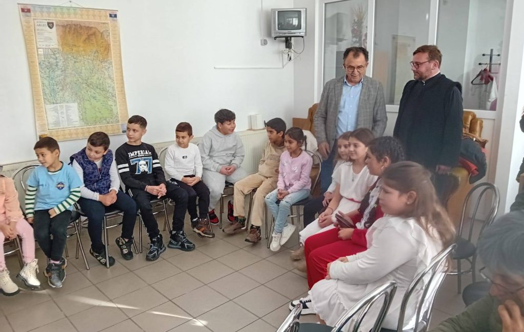 Spectacol de colinde și poezie organizat de copiii Centrului de Zi